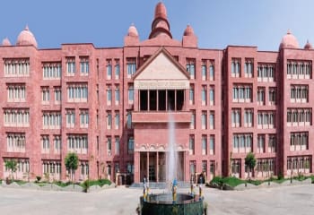 Galgotias University, Greater Noida | Highlights| Location and Infrastructure|Courses and Specializations| Admission Process| Placements| Fee Structure| Eligibility Criteria